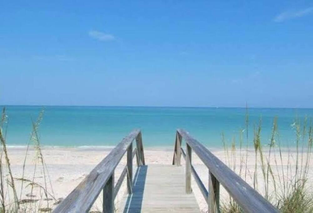 Charming Studio Unit Across From Lido Key Beach Sarasota megye Kültér fotó