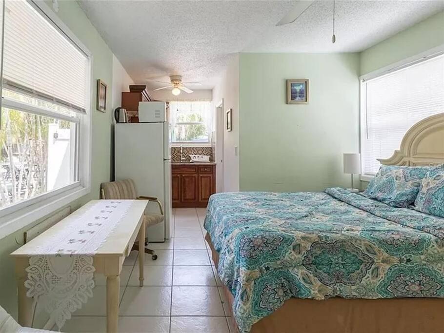 Charming Studio Unit Across From Lido Key Beach Sarasota megye Kültér fotó